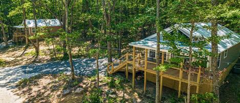 Fireplaces | Double Hammocks | BBQ Grills | Fire Pits | Hiking Trail | Dog Friendly | Fast Wi-Fi | Sleeps up to 12