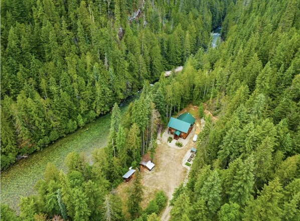 Perry River Lodge 