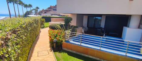 Property building,Garden,Swimming pool