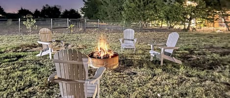 Enjoy a night with drinks and friends by the peaceful firepit!!