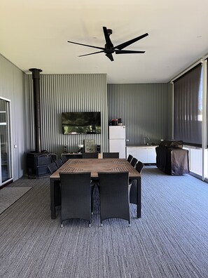 Back deck with kitchenette 