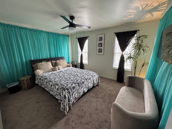  Front bedroom the ocean room