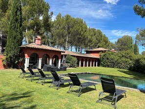 Poolside, looking back at the villa