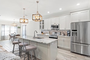 Kitchen with Breakfast Bar