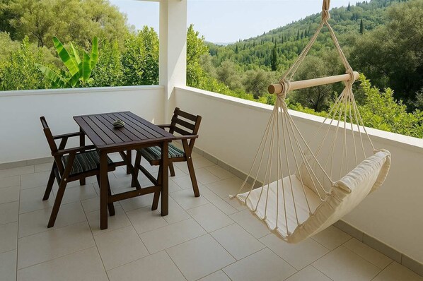 Relax on the balcony with the mountain view