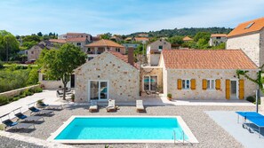 It can accommodate up to 6+2 people, and it offers a private 32sqm swimming pool