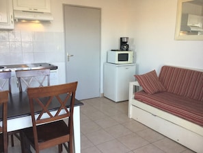 MOURIES Holiday Rental cottage with pool for rent 4 people living room