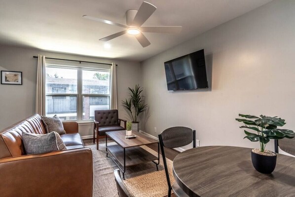 Light-filled living space with all the comforts of home