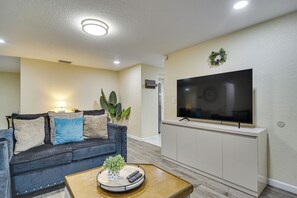 Living Room | Smart TV | Free WiFi