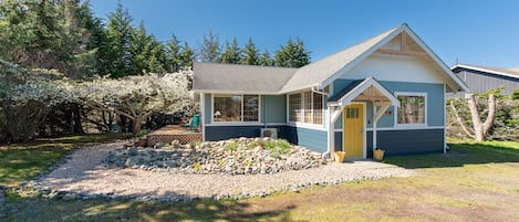 Sequim Vacation Rental | 1BR | 1BA | Steps Required | 1,080 Sq Ft