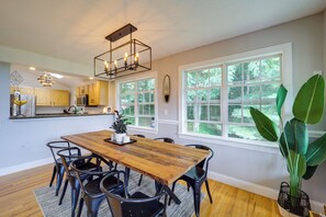 Dining Room | Family-Friendly Setting