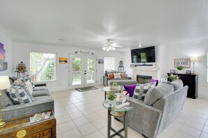 Living Room | Smart TV | Free WiFi