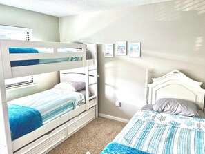 Guest room with Trundle & twin