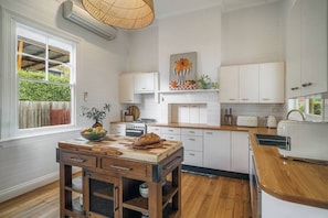 Kitchen (1)