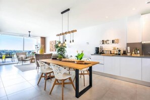 Open-plan luxury lounge/diner/kitchen