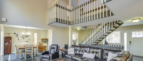 Woodbridge Vacation Rental | 4BR | 3BA | 3,500 Sq Ft | Stairs Required