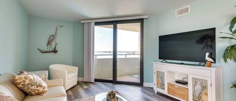 Hudson Vacation Rental | 1BR | 1BA | Step-Free Access | 733 Sq Ft