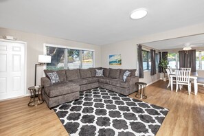 Open Floor Plan - Perfect for Gathering and Entertaining!