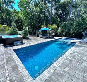 Sparkling HEATED Pool!