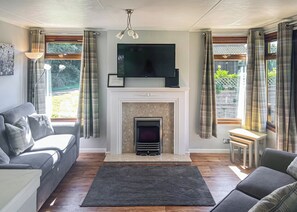 Athelington Lodge - Athelington Hall Farm Lodges, Horham, Eye