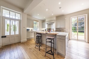 Stylish central island in the kitchen