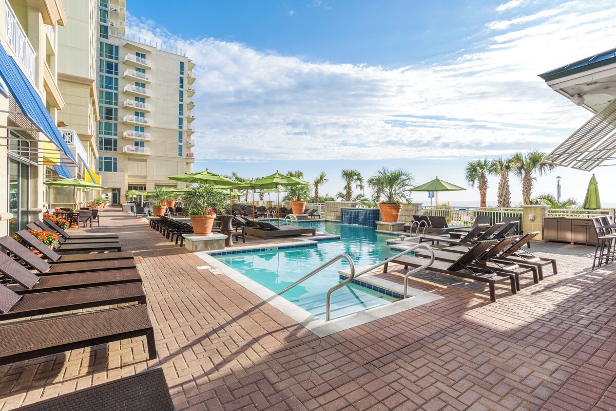 Ocean Beach Club Virginia Beach – 1 BEDROOM CITY VIEW 1 QUEEN AND SOFABED