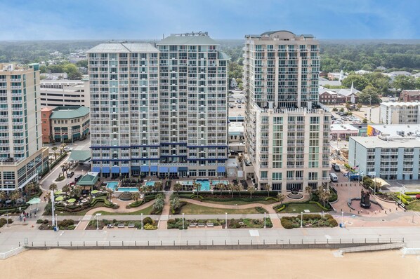 Ocean Beach Club Virginia Beach – 1 BEDROOM OCEAN FRONT SUITE WITH KITCHEN