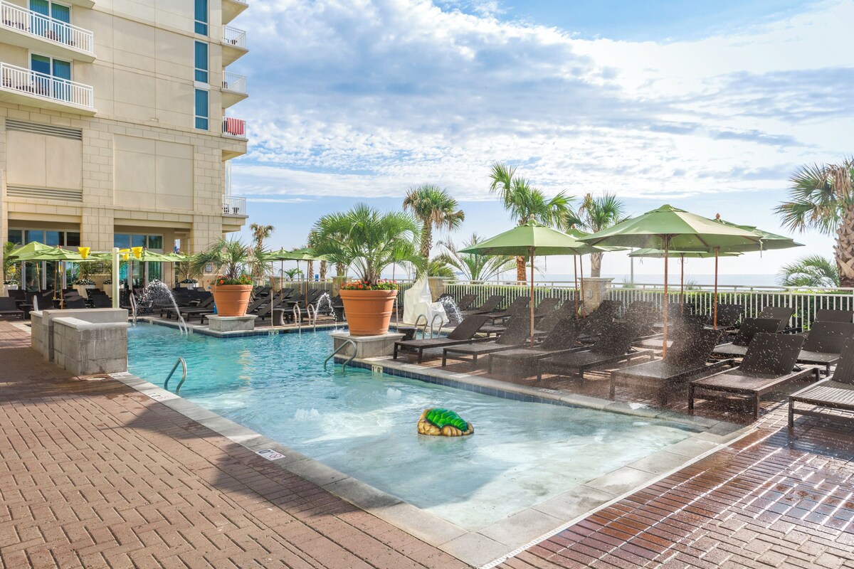 Ocean Beach Club Virginia Beach – STUDIO OCEAN FRONT QUEEN BED WITH BALCONY