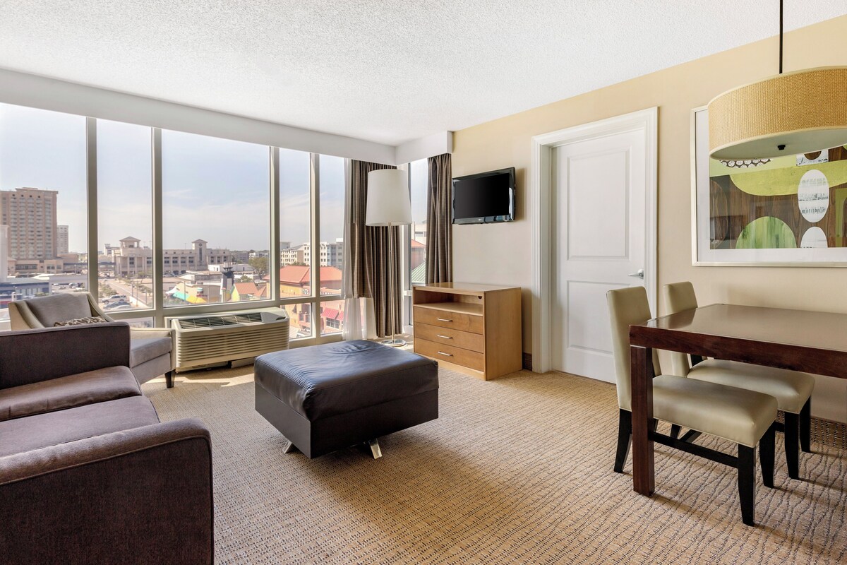 Ocean Beach Club Virginia Beach – 1 BEDROOM OCEAN FRONT STE HEARING/ROLL N SHWR