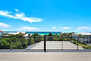 Stunning ocean views from Vista's 4th story rooftop deck.