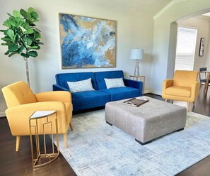 Comfortable Livingroom and lots of natural light