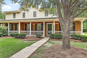 Townhome Exterior | Driveway (4 Vehicles)