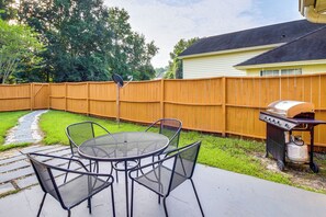 Patio | Gas Grill  (Propane Provided)