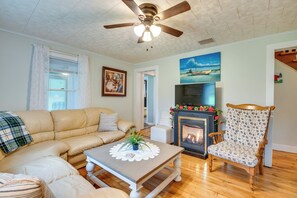 Living Room | Sleeper Sofa | Smart TV