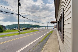Harveys Lake (110 Feet Away)