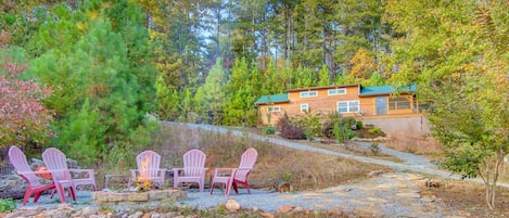 Mill Spring Vacation Rental | 1BR | 1BA | Stairs Required | 400 Sq Ft