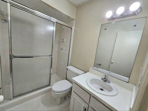 en suite bathroom I 
