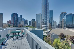 Community Rooftop Deck | Downtown Views