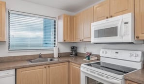 kitchen_2_2BR_turtle_reef_club-720x420.jpg