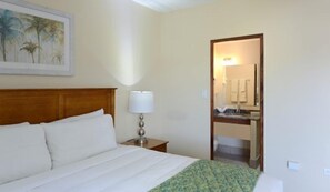 bedroom3_Sea-Palace-1-Room_007-720x420