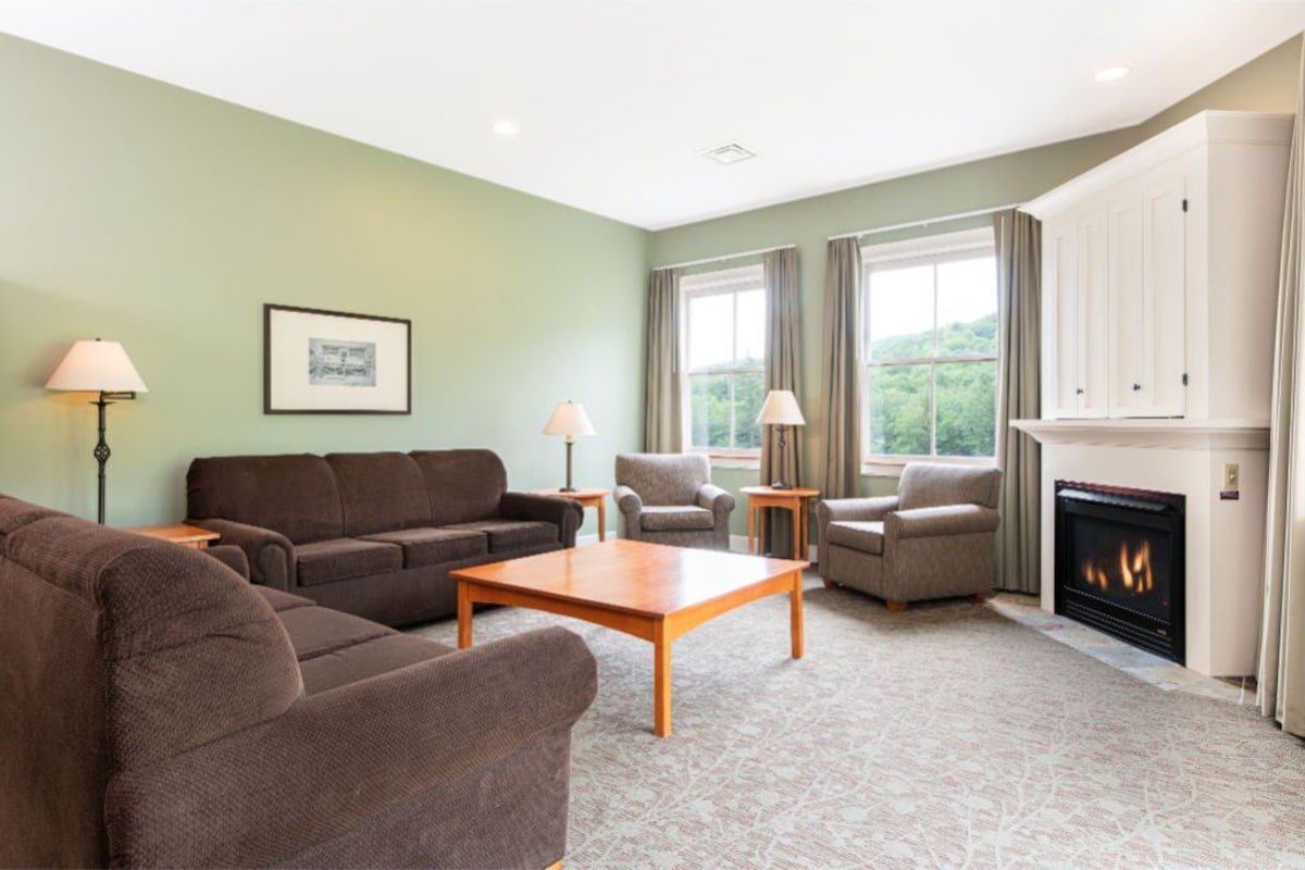 Okemo | Spacious Executive Room w Amenities Nearby