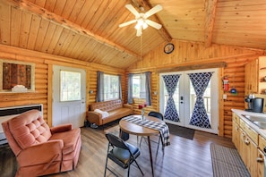 Cabin Interior | Window A/C Unit | No WiFi | 12 Mi to Thompson Falls Park