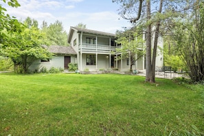 Welcome To Lake Creek Cottage!