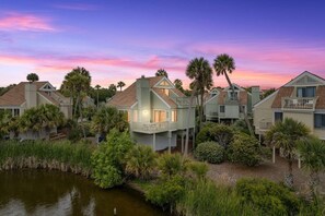 Turtles Nest Sealoft Villa as beautiful sunrises and sunsets