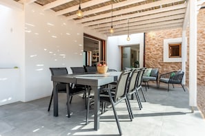 Outdoor dining