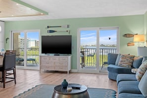 Views of the Intercoastal Waterway from the Main Living Area