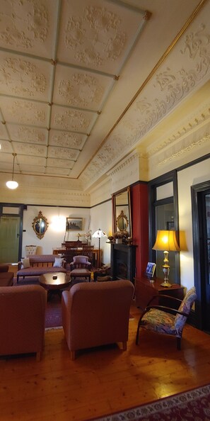 The 11feet high ornate ceilings give a sense of grandeur to the lounge