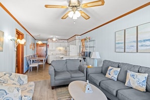 A Place at The Beach 9520-3E Living Area