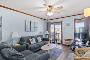 A Place at The Beach 9520-3E Living Area