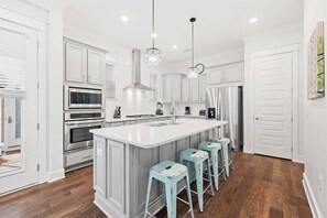 Seating for 4 at the kitchen island - happy hour!